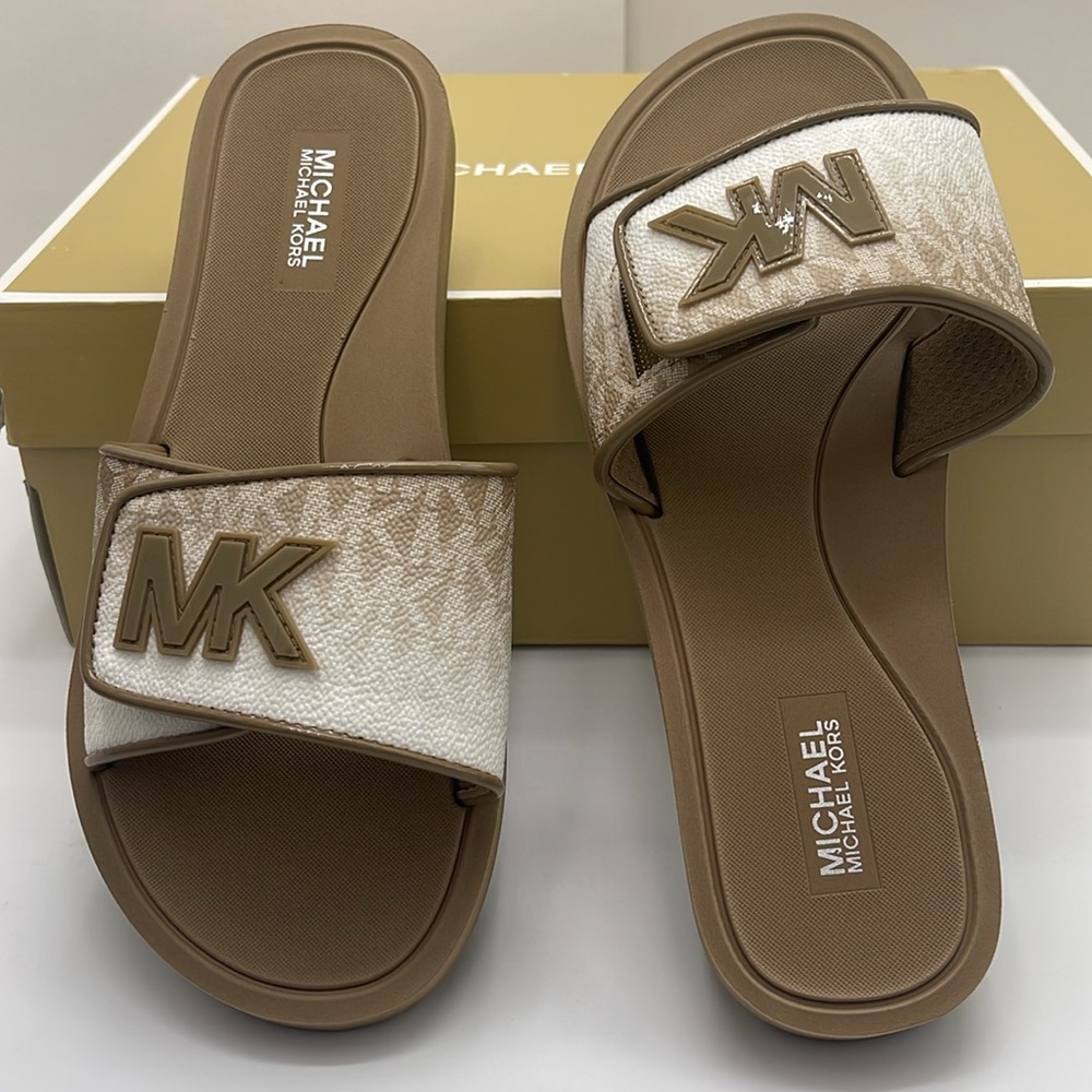 Michael Kors Slide Logo Sandals Palmer Ombré Signature
Husk
NWT - Picture 14 of 16